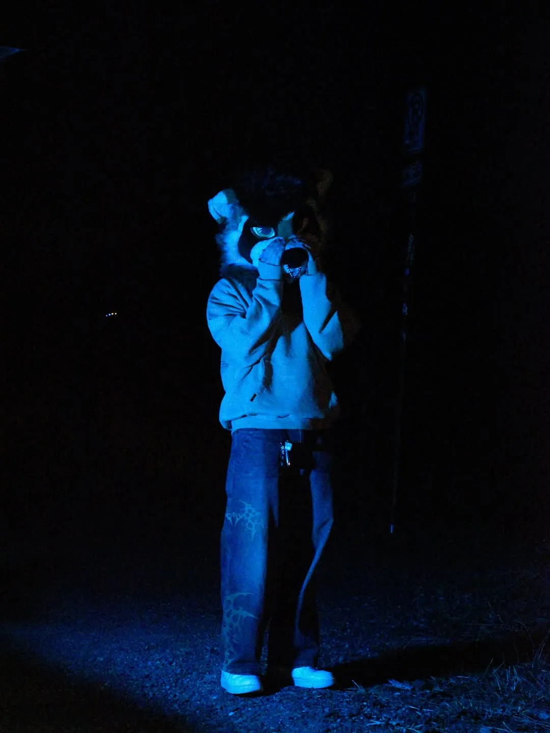 Photo by spoon on January 02, 2026. May be an image of standing, telescope, camera, flashlight and binoculars.